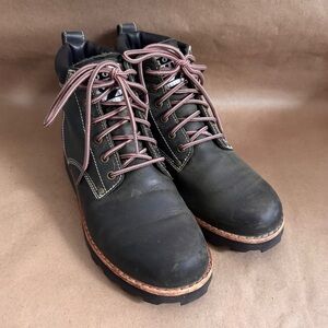 Roots Tuffwear Olive Night Nubuck Leather Lug Sole Hiking Ankle Boots. Size 8.5